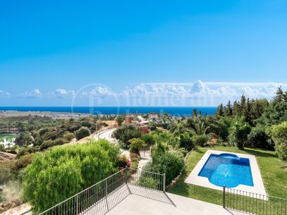 Villa Vista - Andalusian gem with Panoramic Sea & Mountain Views