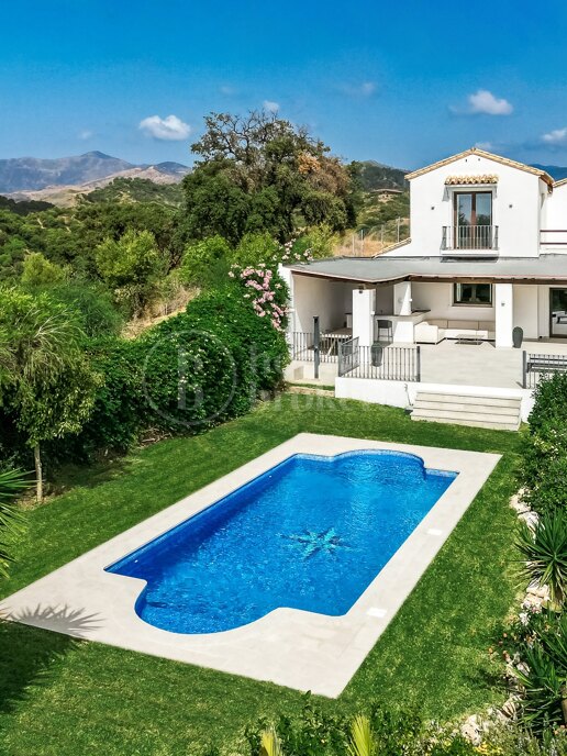 Villa Vista - Andalusian gem with Panoramic Sea & Mountain Views