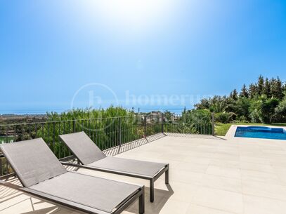 Villa Vista - Andalusian gem with Panoramic Sea & Mountain Views