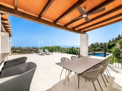 Villa Vista - Andalusian gem with Panoramic Sea & Mountain Views
