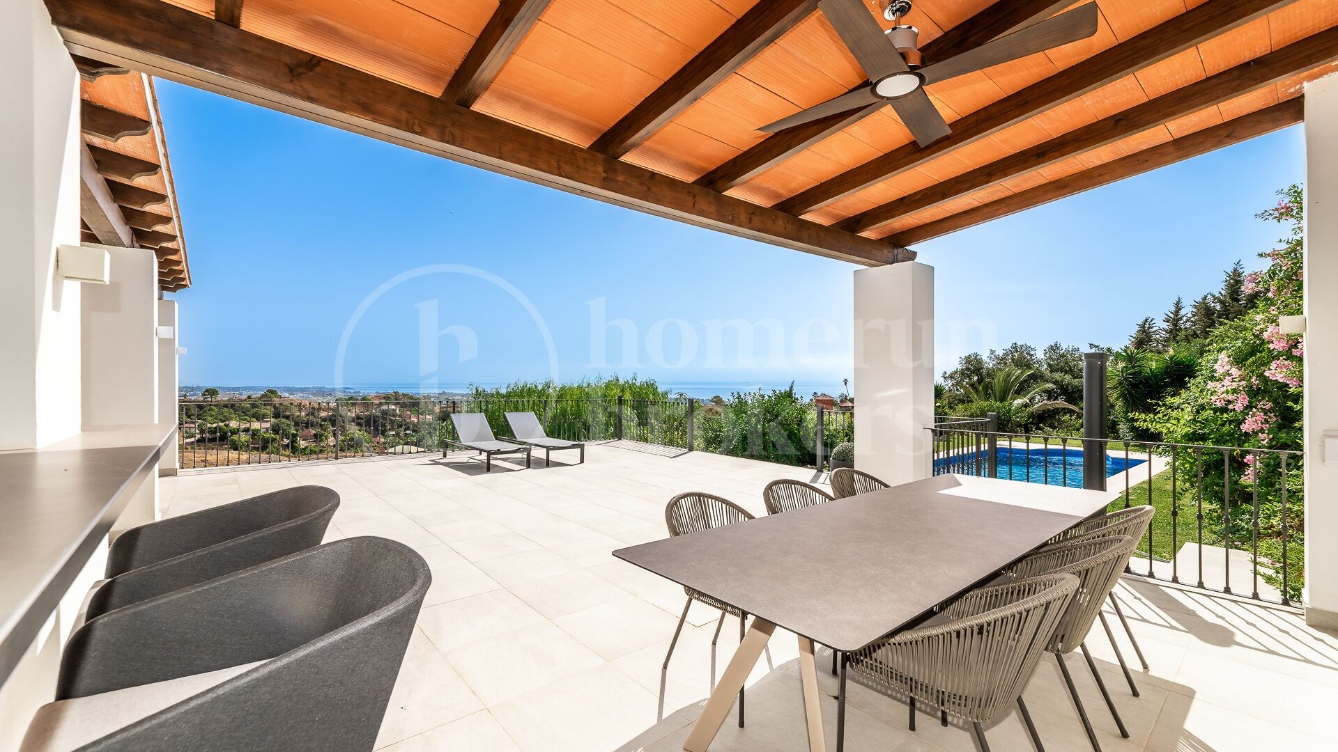 Villa Vista - Andalusian gem with Panoramic Sea & Mountain Views