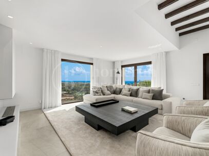 Villa Vista - Andalusian gem with Panoramic Sea & Mountain Views