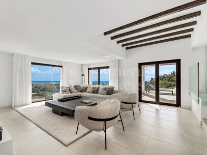 Villa Vista - Andalusian gem with Panoramic Sea & Mountain Views