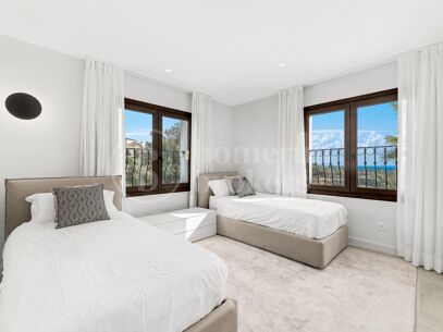 Villa Vista - Andalusian gem with Panoramic Sea & Mountain Views