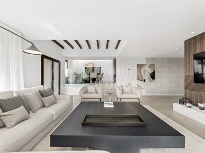 Villa Vista - Andalusian gem with Panoramic Sea & Mountain Views