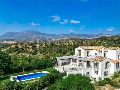 Villa Vista - Andalusian gem with Panoramic Sea & Mountain Views