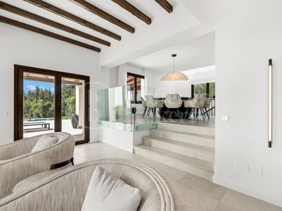 Villa Vista - Andalusian gem with Panoramic Sea & Mountain Views