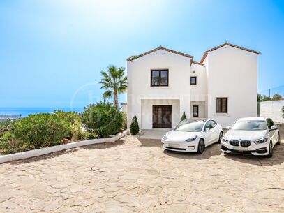 Villa Vista - Andalusian gem with Panoramic Sea & Mountain Views