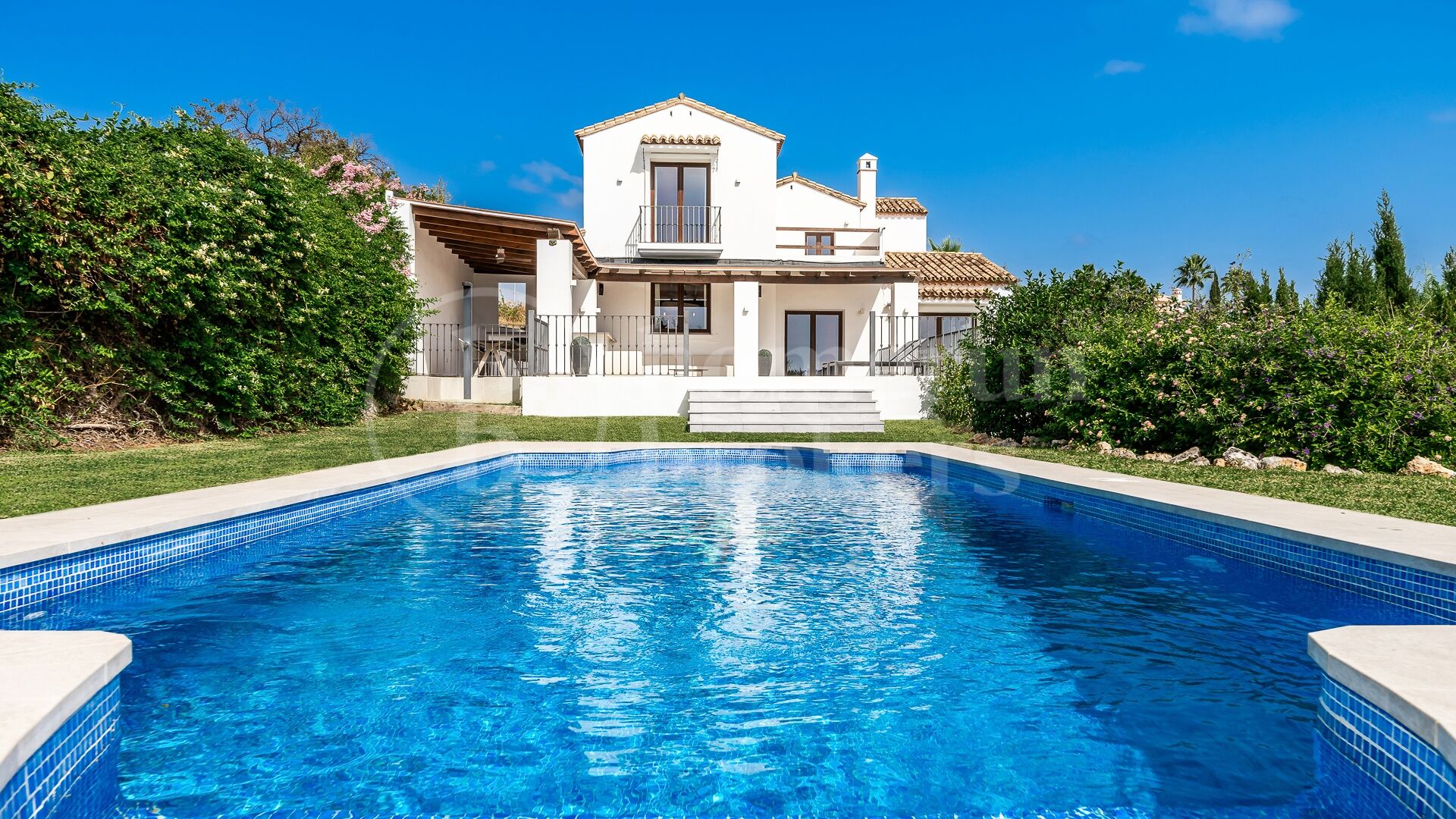 Villa Vista - Andalusian gem with Panoramic Sea & Mountain Views