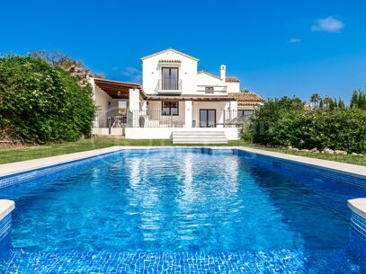 Villa Vista - Andalusian gem with Panoramic Sea & Mountain Views
