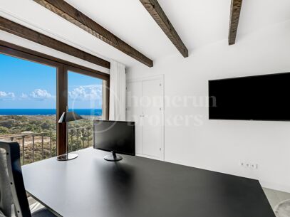Villa Vista - Andalusian gem with Panoramic Sea & Mountain Views