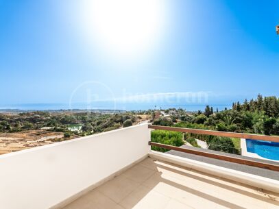 Villa Vista - Andalusian gem with Panoramic Sea & Mountain Views
