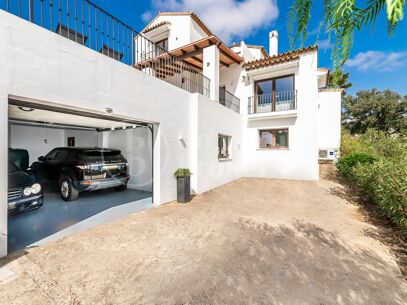 Villa Vista - Andalusian gem with Panoramic Sea & Mountain Views