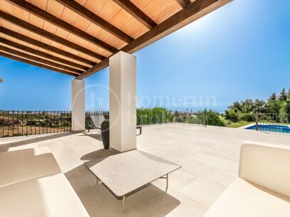 Villa Vista - Andalusian gem with Panoramic Sea & Mountain Views