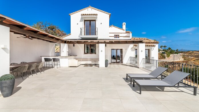 Villa Vista - Andalusian gem with Panoramic Sea & Mountain Views