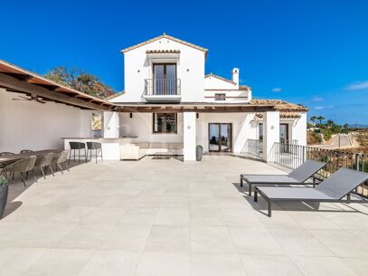 Villa Vista - Andalusian gem with Panoramic Sea & Mountain Views