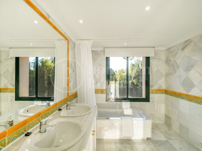 Apartment Halcones 3 - Elegant Residence with Beautiful Mediterranean Views