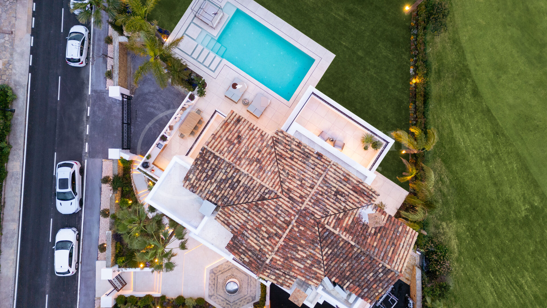 Villa Fortuna - Modern luxury and Mediterranean Elegance in Los Arqueros