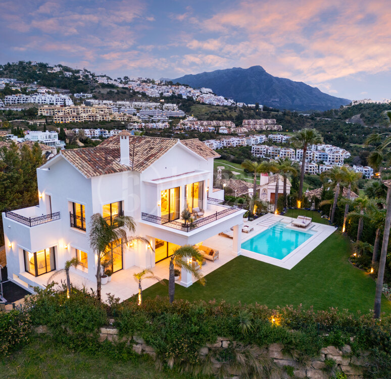 Villa Fortuna - Modern luxury and Mediterranean Elegance in Los Arqueros