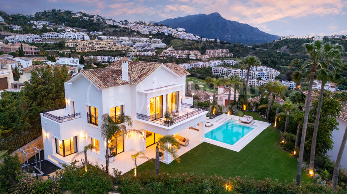 Villa Fortuna - Modern luxury and Mediterranean Elegance in Los Arqueros