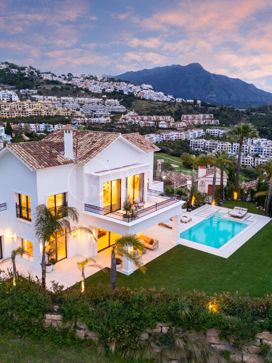 Villa Fortuna - Modern luxury and Mediterranean Elegance in Los Arqueros