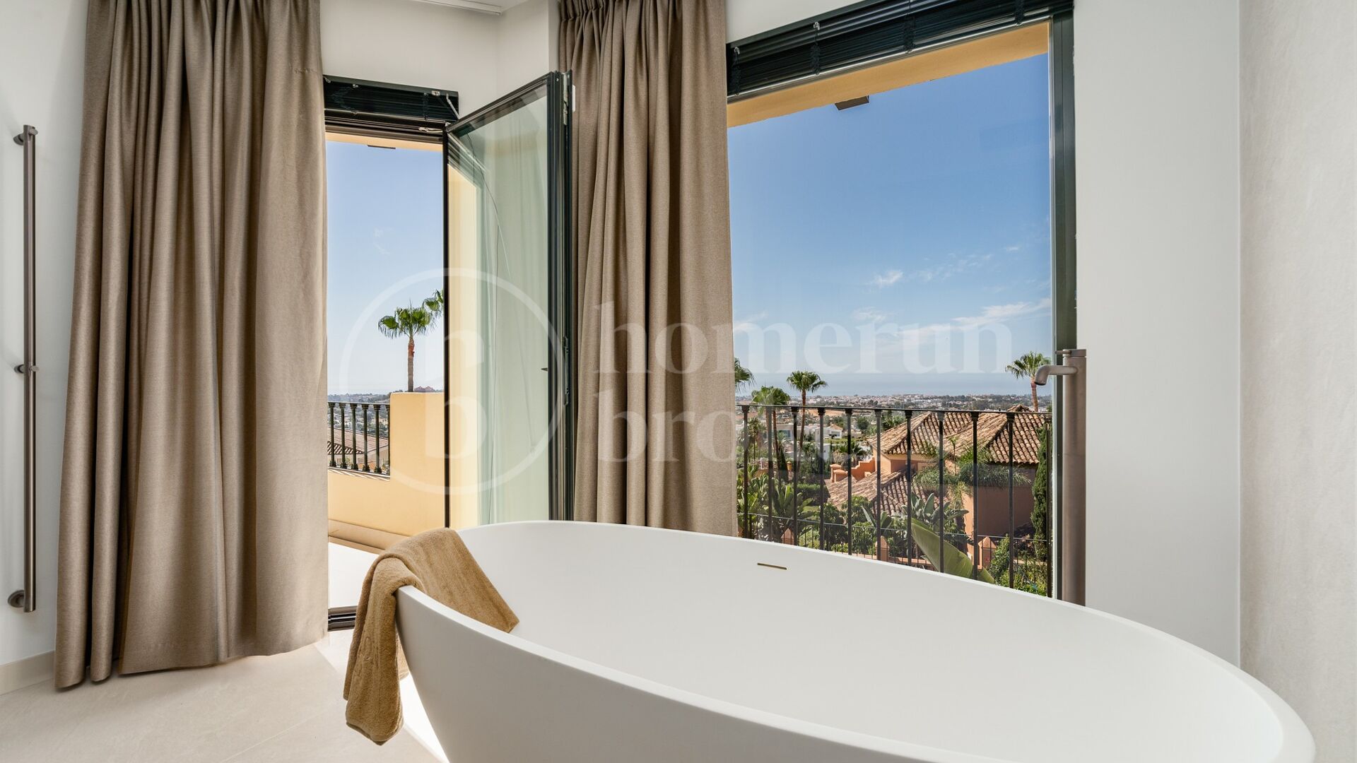 Maison Sora - Luxury Townhouse with incredible views
