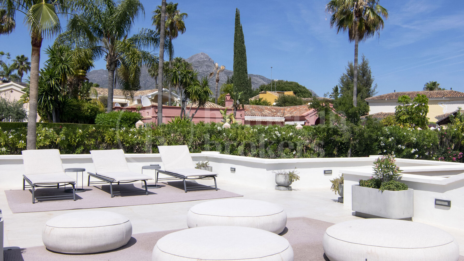 Villa Naranjos - Renovated 3-Bedroom Villa in Nueva Andalucia, Marbella