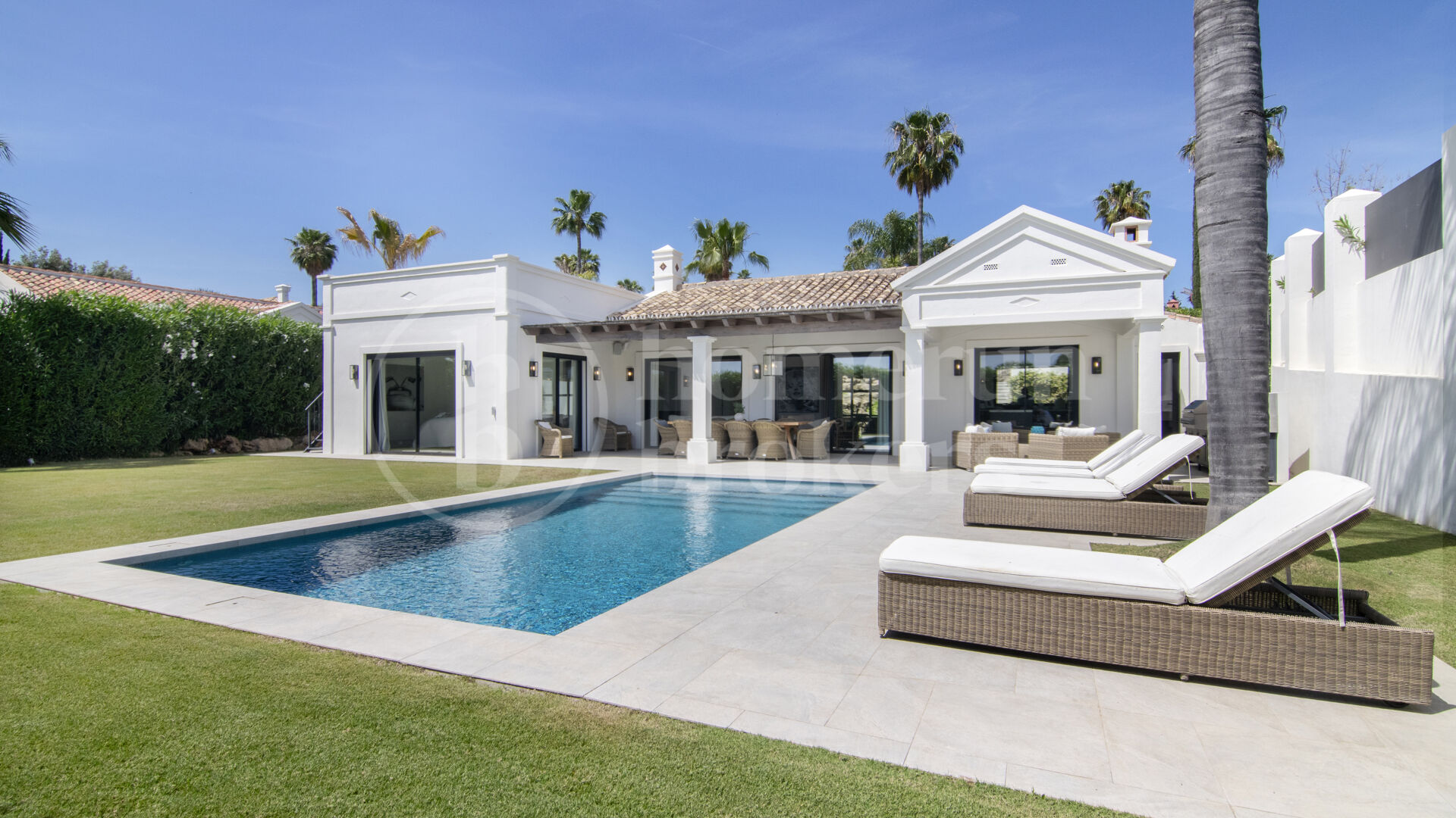 Villa Naranjos - Renovated 3-Bedroom Villa in Nueva Andalucia, Marbella