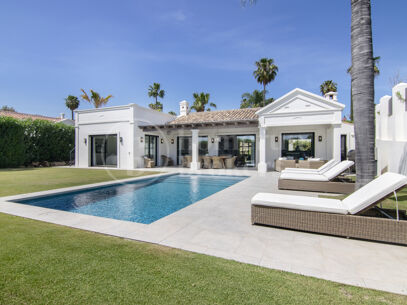 Villa Naranjos - Renovated 3-Bedroom Villa in Nueva Andalucia, Marbella