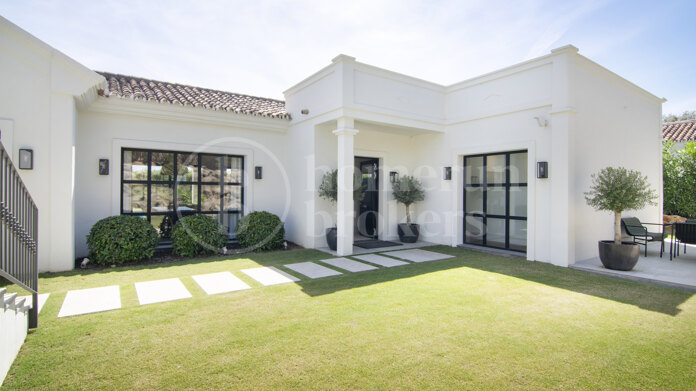 Villa Naranjos - Renovated 3-Bedroom Villa in Nueva Andalucia, Marbella