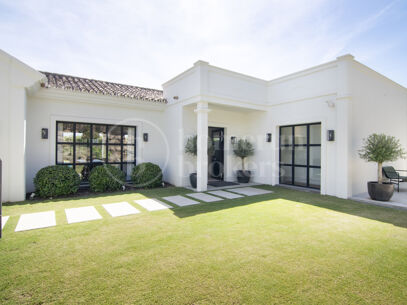 Villa Naranjos - Renovated 3-Bedroom Villa in Nueva Andalucia, Marbella