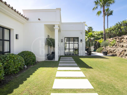 Villa Naranjos - Renovated 3-Bedroom Villa in Nueva Andalucia, Marbella