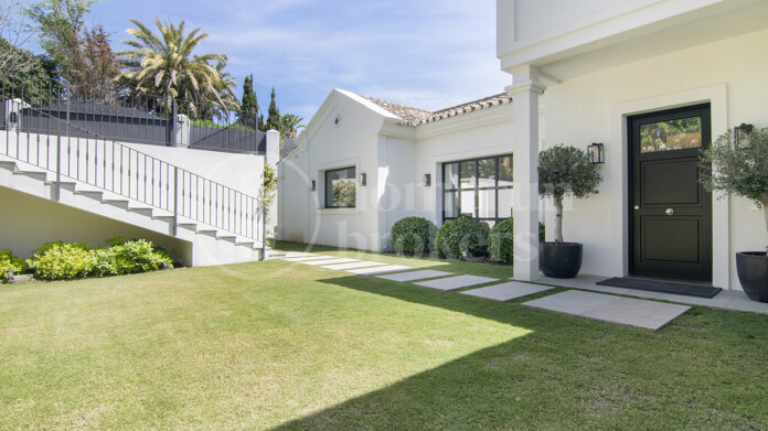 Villa Naranjos - Renovated 3-Bedroom Villa in Nueva Andalucia, Marbella