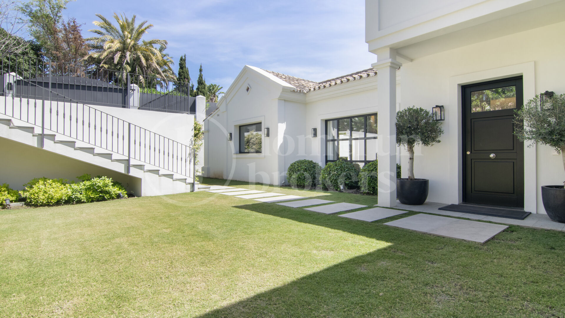 Villa Naranjos - Renovated 3-Bedroom Villa in Nueva Andalucia, Marbella