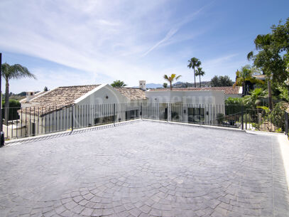 Villa Naranjos - Renovated 3-Bedroom Villa in Nueva Andalucia, Marbella