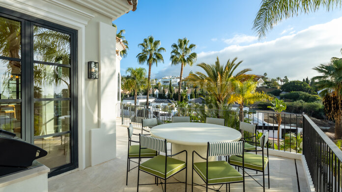 Villa Etoile - A Contemporary Masterpiece in Haza del Conde, Nueva Andalucía