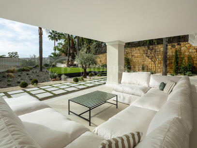 Villa Etoile - A Contemporary Masterpiece in Haza del Conde, Nueva Andalucía