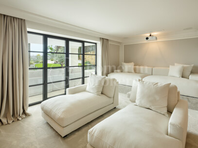 Villa Etoile - A Contemporary Masterpiece in Haza del Conde, Nueva Andalucía