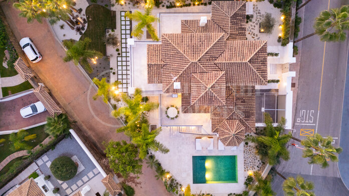 Villa Etoile - A Contemporary Masterpiece in Haza del Conde, Nueva Andalucía