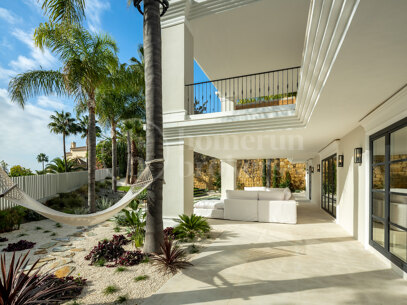Villa Etoile - A Contemporary Masterpiece in Haza del Conde, Nueva Andalucía