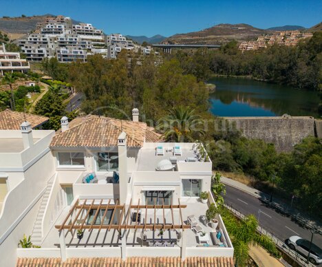 The Corner - Duplex Penthouse with Panoramic Views in Palacetes Los Belvederes