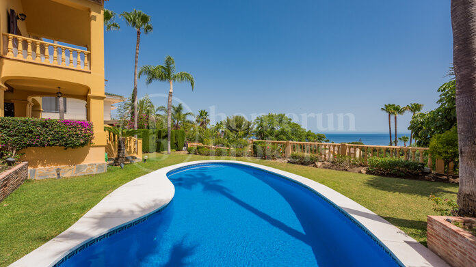 Casa Bach - Classic villa with sea views in Sierra Blanca, Marbella