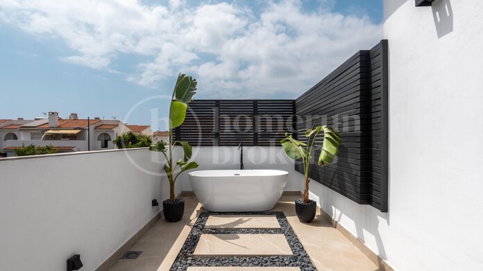 Villa Maria - Renovated Beach Villa for Sale Steps from the Sea in San Pedro, Marbella