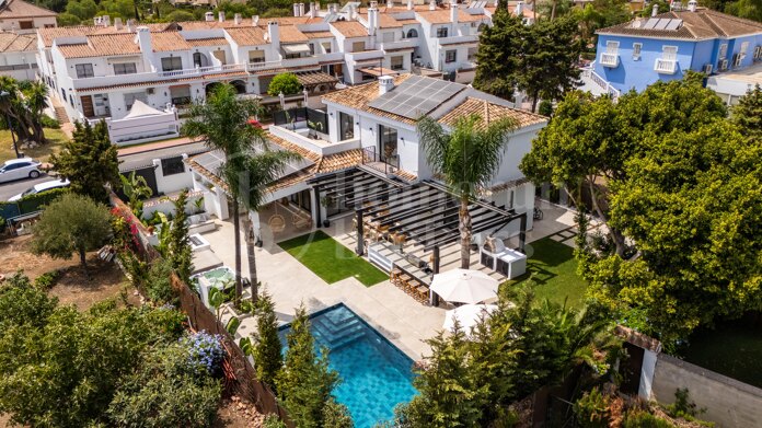 Villa Maria - Renovated Beach Villa for Sale Steps from the Sea in San Pedro, Marbella