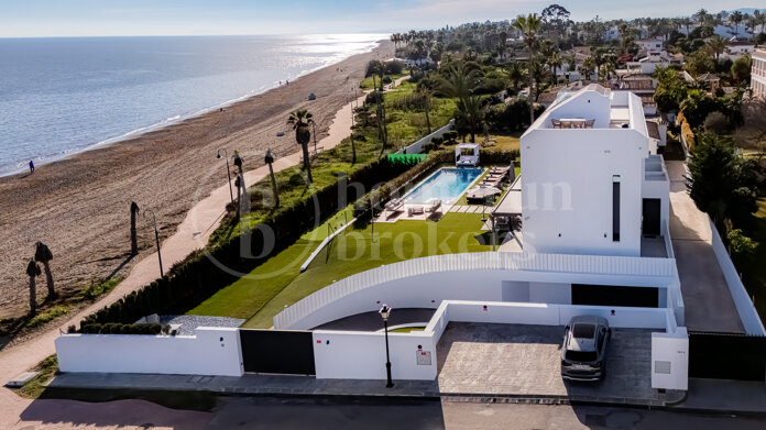 Villa El Saladillo - Luxurious Beach House Frontline Beach, East Estepona