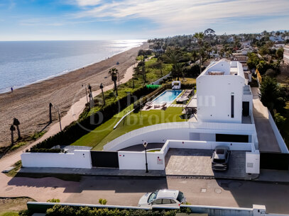 Villa El Saladillo - Luxurious Beach House Frontline Beach, East Estepona