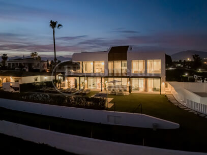 Villa El Saladillo - Luxurious Beach House Frontline Beach, East Estepona