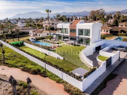 Villa El Saladillo - Luxurious Beach House Frontline Beach, East Estepona