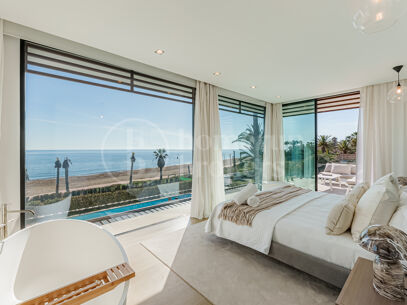 Villa El Saladillo - Luxurious Beach House Frontline Beach, East Estepona