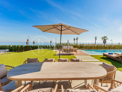 Villa El Saladillo - Luxurious Beach House Frontline Beach, East Estepona